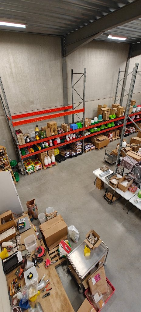 Inboedel dierenspeciaalzaak (koopje), Ophalen