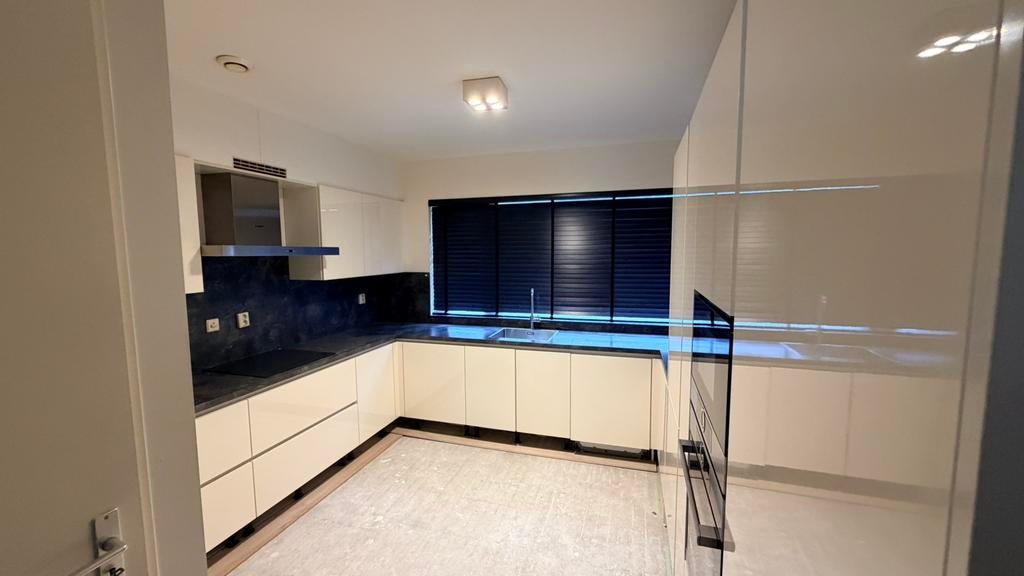Moderne complete keuken met apparatuur (Bosch), Ophalen, Wit, Hoekkeuken, Zo goed als nieuw