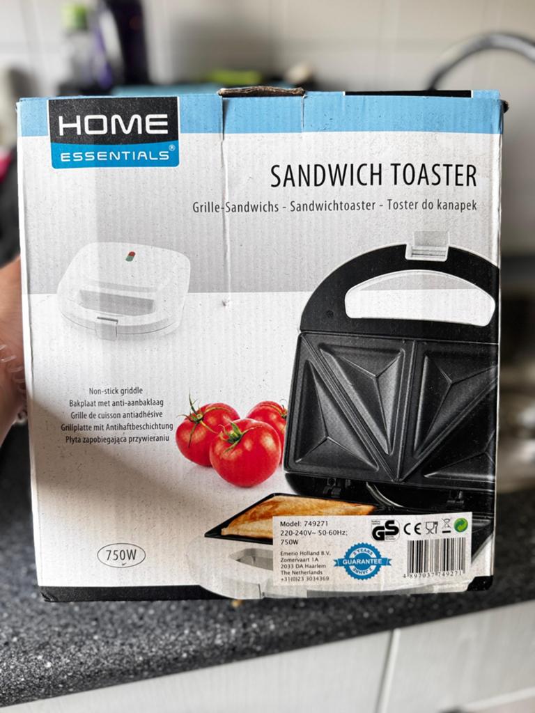 Nieuwe Sandwich Toaster / Tosti Apparaat Home Essentials, Ophalen of Verzenden, Nieuw