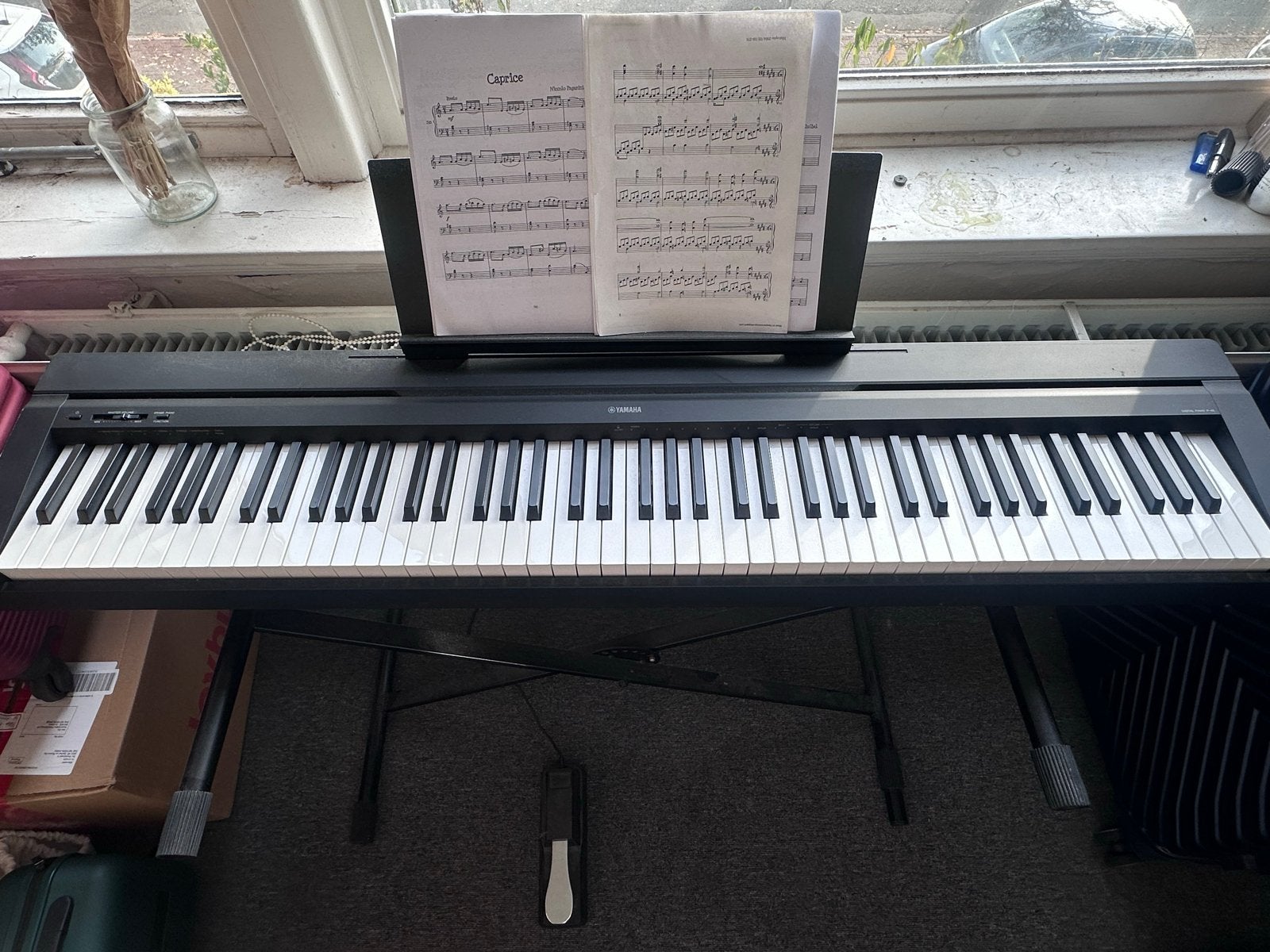 Yamaha P45 digitale piano met standaard en pedaal, Ophalen, Zwart, Digitaal, Zo goed als nieuw