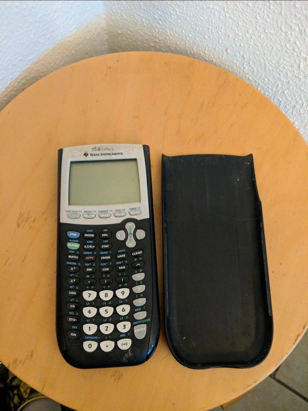 TI 84 Texas Instruments. Werkt, getest. inclusief batterijen, Ophalen of Verzenden, Grafische rekenmachine, Gebruikt