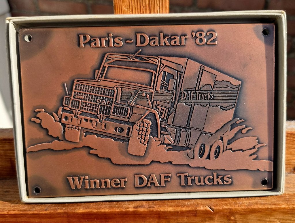Bronzen Plaquette Paris Dakar 1982, Winner DAF Trucks, Minder dan 20 cm, Art deco, Ophalen of Verzenden, Wanddecoratie