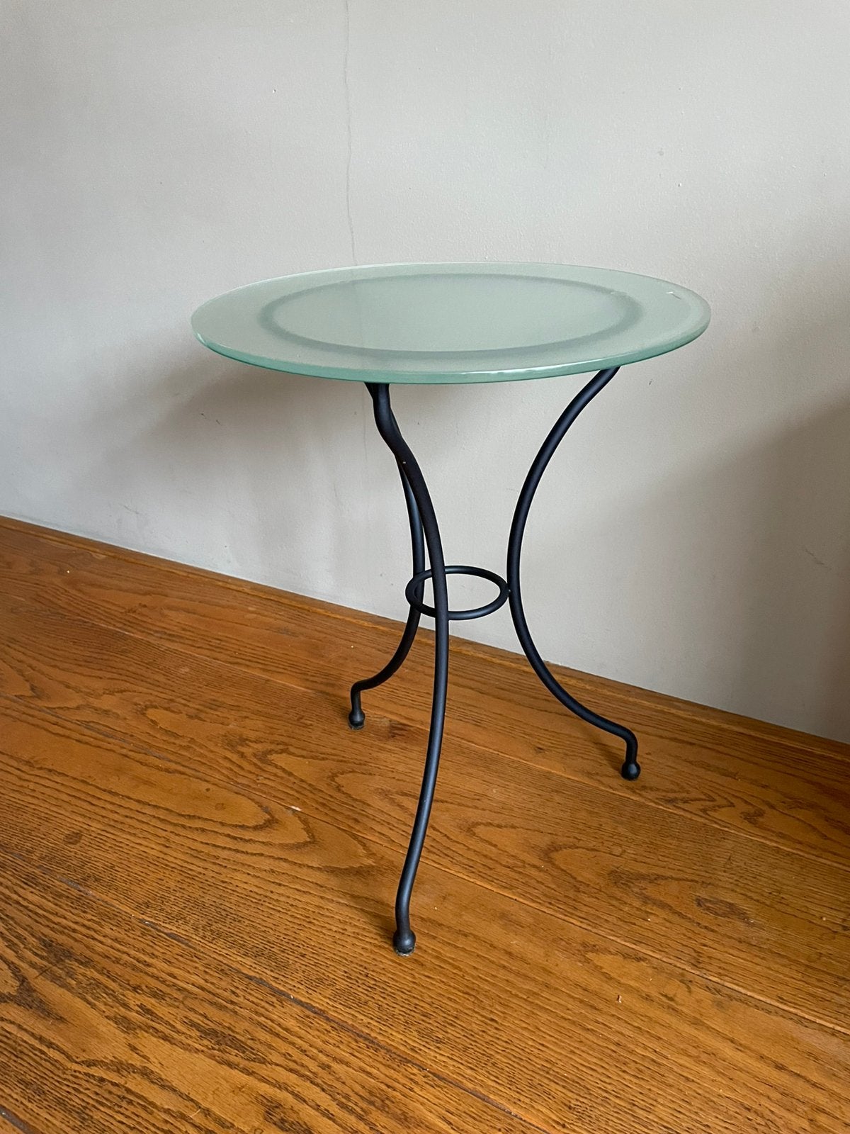 Bijzettafeltje 2 stuks, Minder dan 55 cm, Metaal of Aluminium, Rond, Zo goed als nieuw