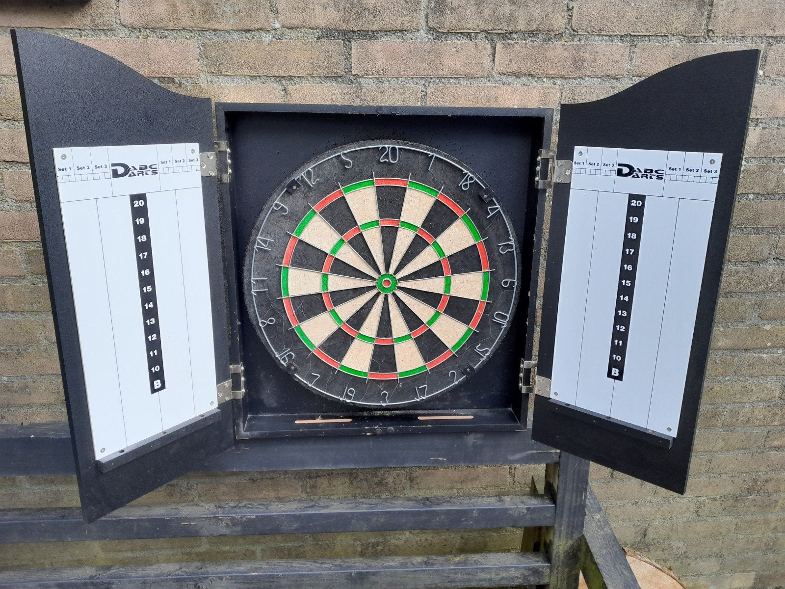 Dartbord met kast, Ophalen, Dartbord