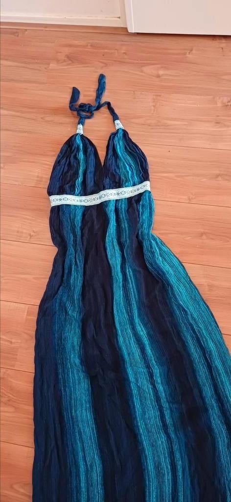 Mooie blauwe halterjurk in blauwtinten elastische achterkant, Maat 38/40 (M), Blauw, Nieuw, Ophalen of Verzenden
