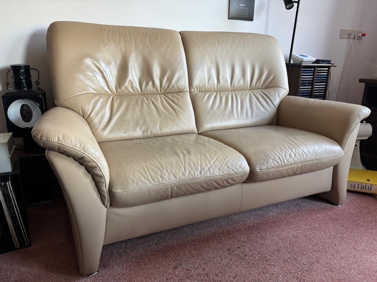 Gratis Leren 2-zitsbank - Beige - Comfortabel en Duurzaam, Gebruikt, 150 tot 200 cm, Tweepersoons, Ophalen of Verzenden