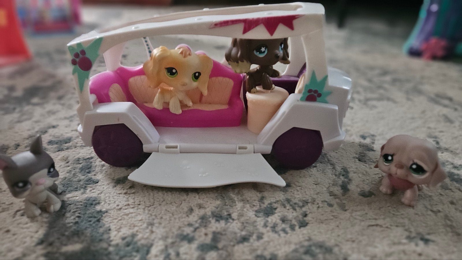 Littlest Pet Shop auto met 4 poppetjes, Ophalen of Verzenden, Gebruikt