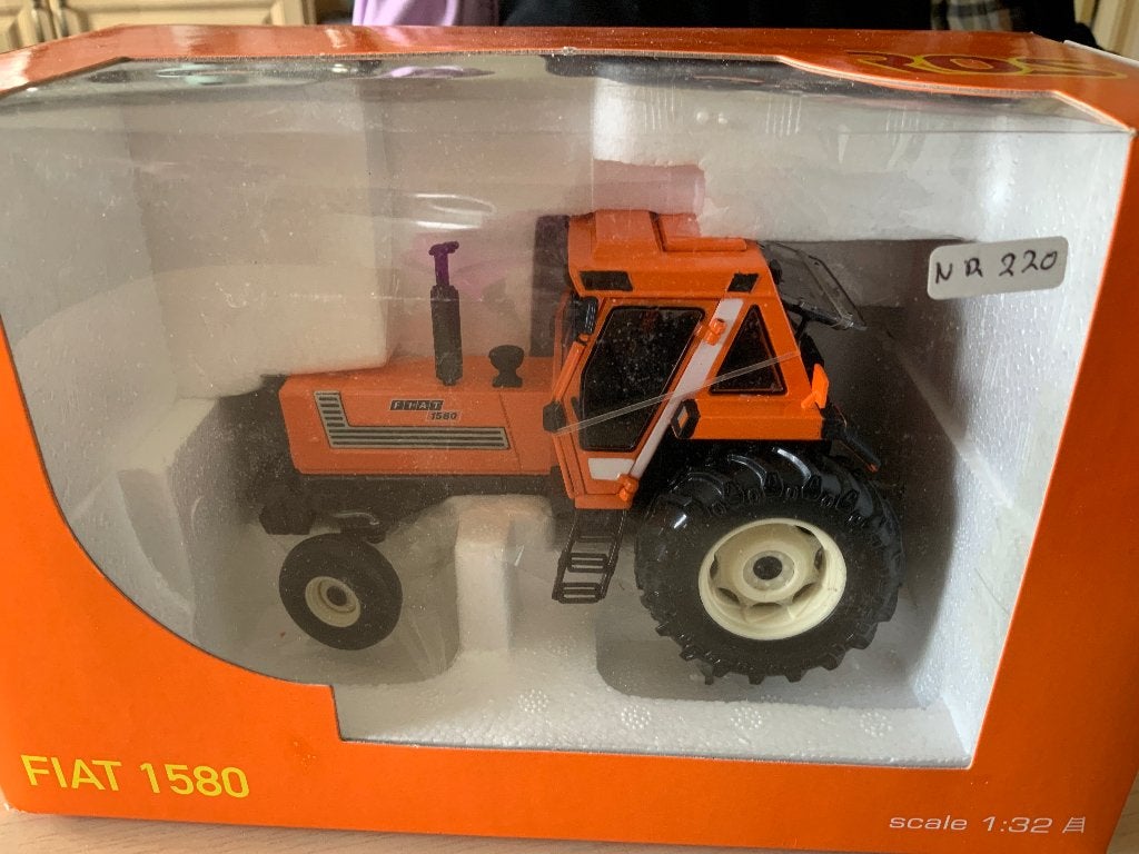 Schaal 1:32 Fiat 1580 Tractor Model - Nieuw in Doos, Ophalen of Verzenden, Nieuw, Tractor of Landbouw, Overige merken