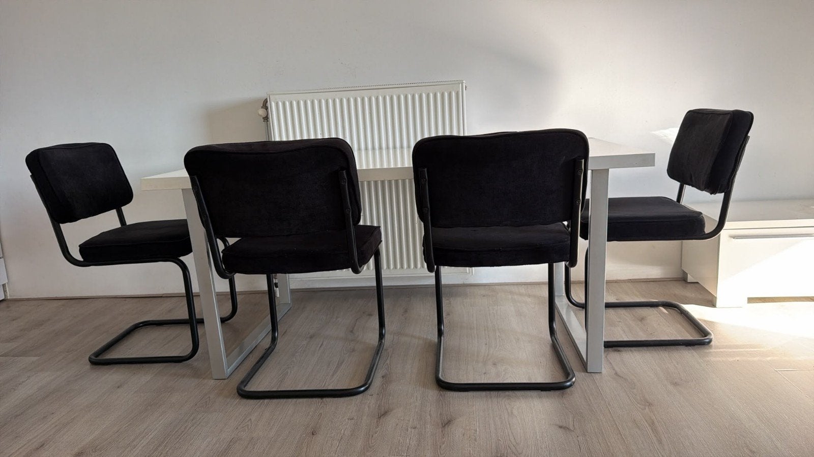 JYSK eettafel met 4 stoelen - 120cm, Ophalen, Gebruikt, Modern, 4 tot 6 stoelen