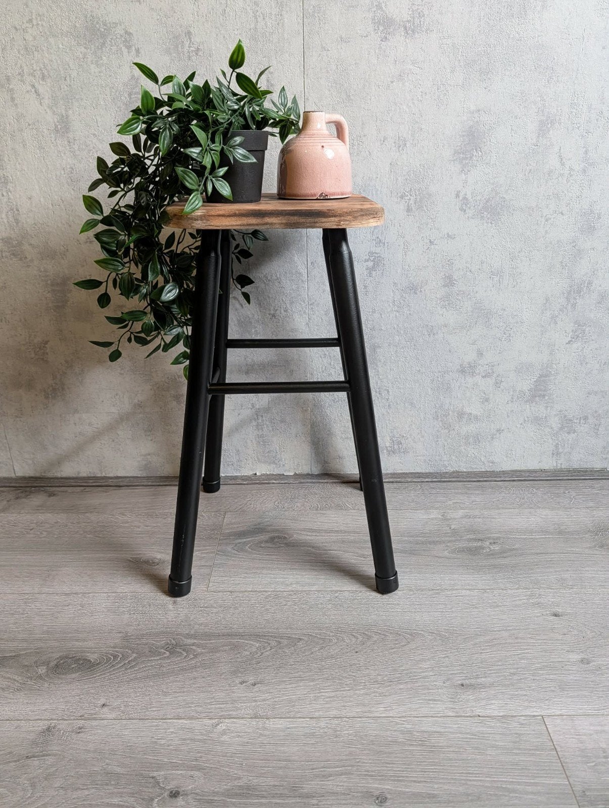 kruk - plantentafel - bijzettafel, Huis en Inrichting, Krukjes, Ophalen of Verzenden, Hout