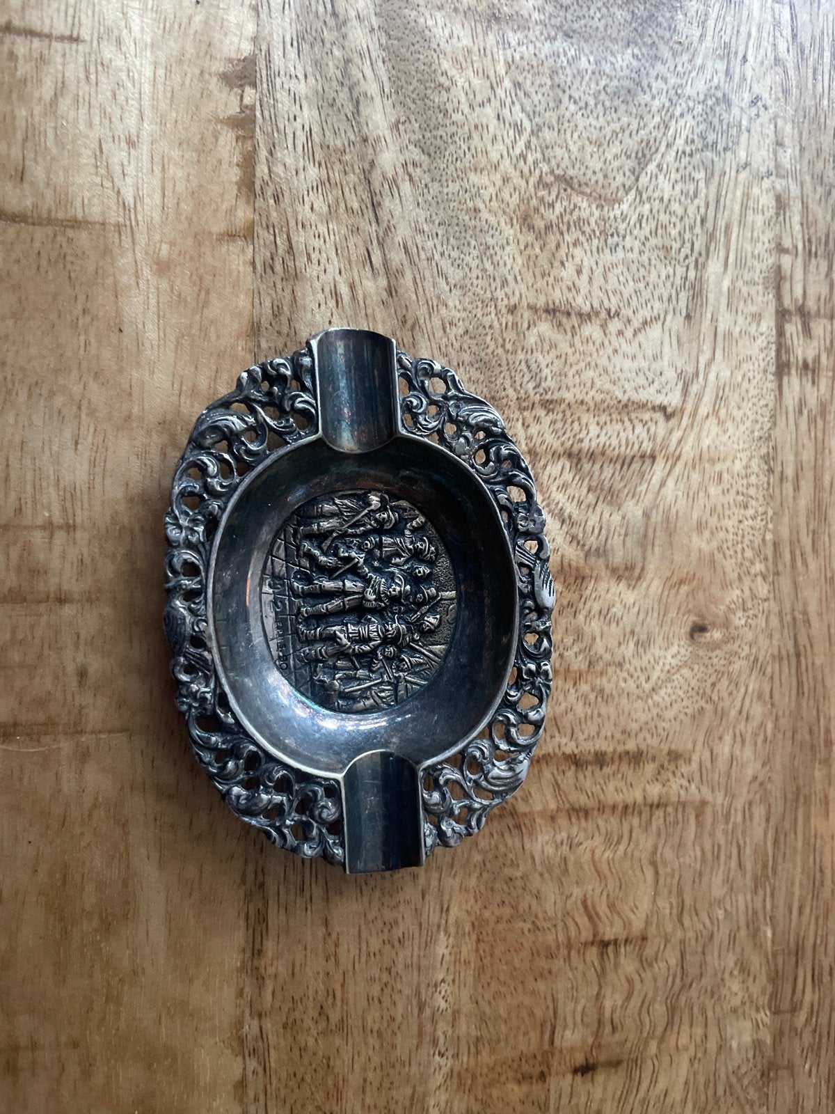 Vintage metalen asbak met reliëfdecoratie, Ophalen of Verzenden
