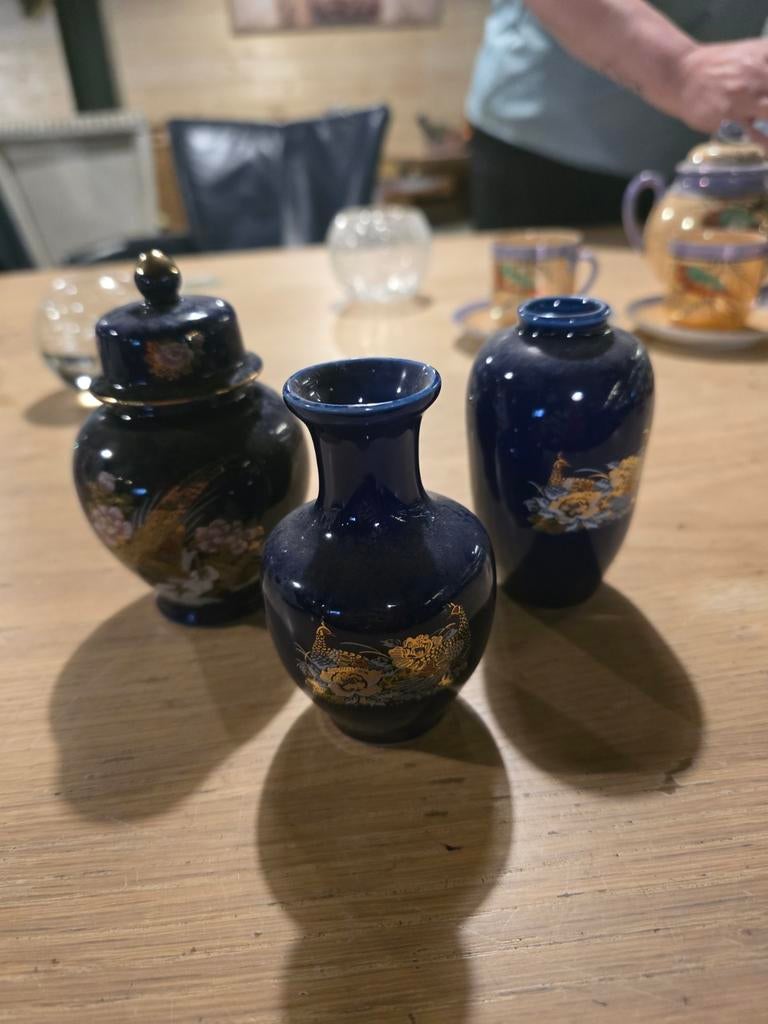 Set van 3 blauwe Chinese vazen met gouden decoratie, Antiek en Kunst, Antiek | Vazen, Ophalen of Verzenden