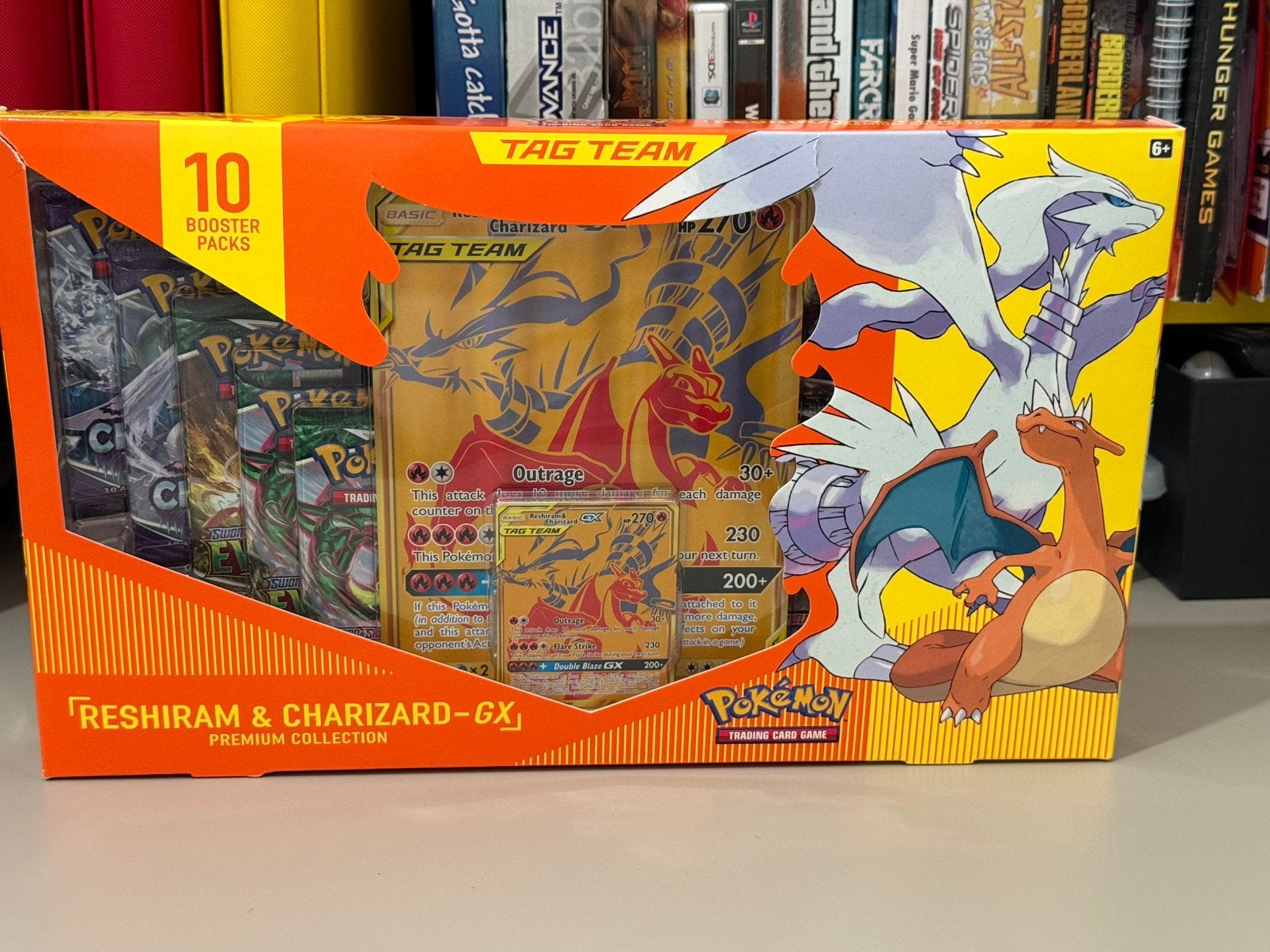 Reshiram & Charizard GX Tag Team Premium Collection Box, Ophalen of Verzenden, Zo goed als nieuw, Boosterbox