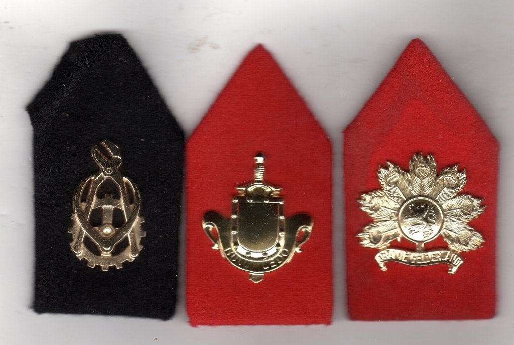 3 EMBLEMEN LEGER LANDMACHT ORANJE BRIGADE INFANTERIE, Verzamelen, Ophalen of Verzenden, Landmacht, Nederland, Embleem of Badge
