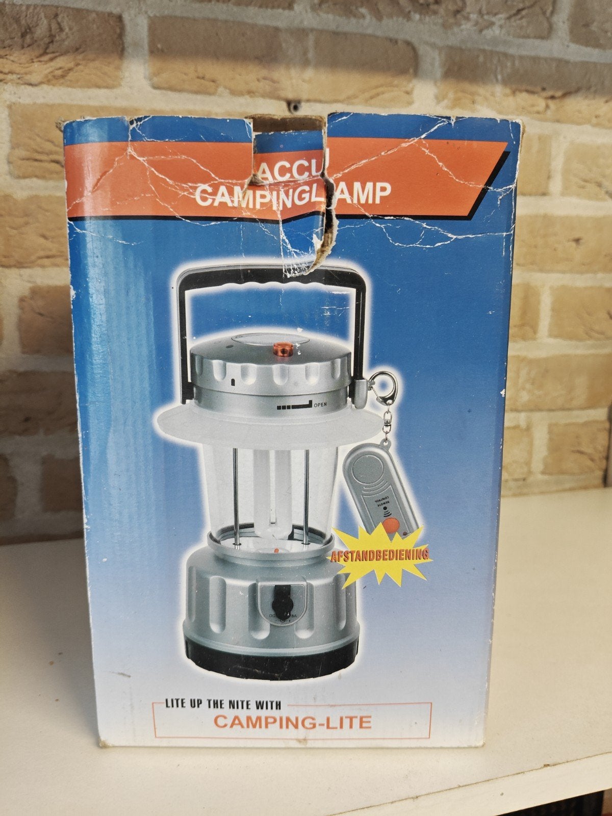 Kampeerlamp op accu (defecte gloeilamp), Caravans en Kamperen, Ophalen