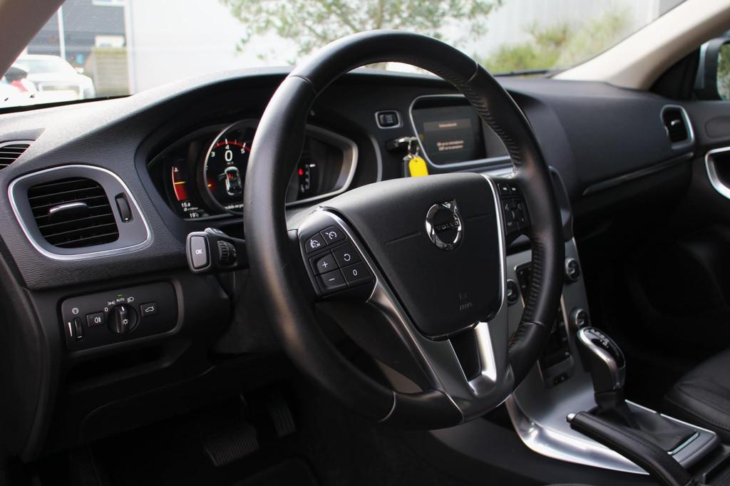 Volvo V40 1.5 T2 Inscription Aut. - LEDER - FULL LED - NAVI, Auto's, Volvo, Regensensor, 4 cilinders, 122 pk, Leder