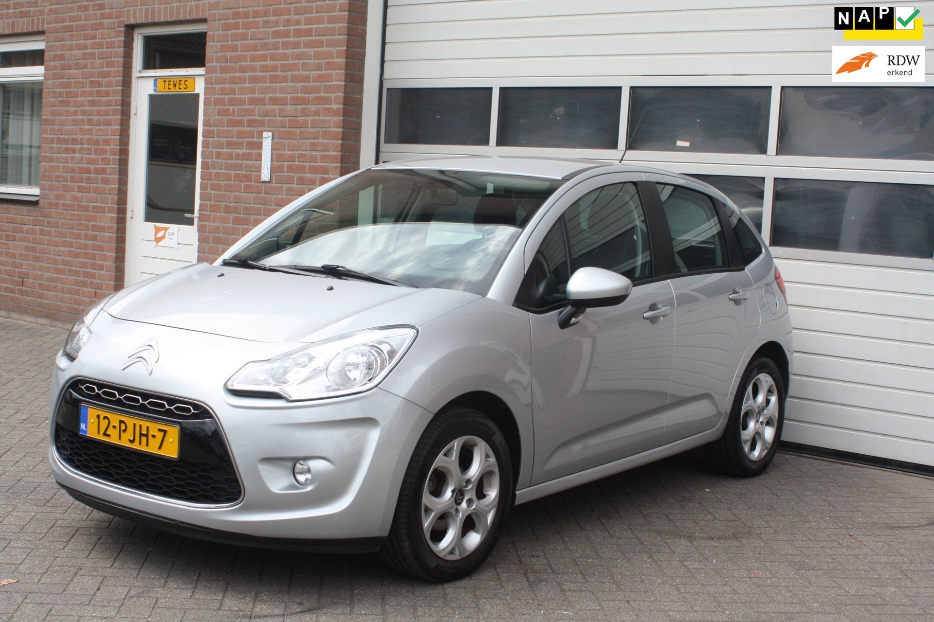 Citroen C3 1.4 VTi Ligne Business.clima.cruise control.trekh, Voorwielaandrijving, Euro 5, Origineel Nederlands, Bedrijf