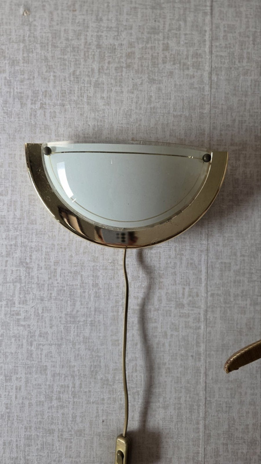 Gouden wandlamp met wit glas, Huis en Inrichting, Lampen | Wandlampen, Met schakelaar, E14 (klein), Ophalen of Verzenden, Zo goed als nieuw