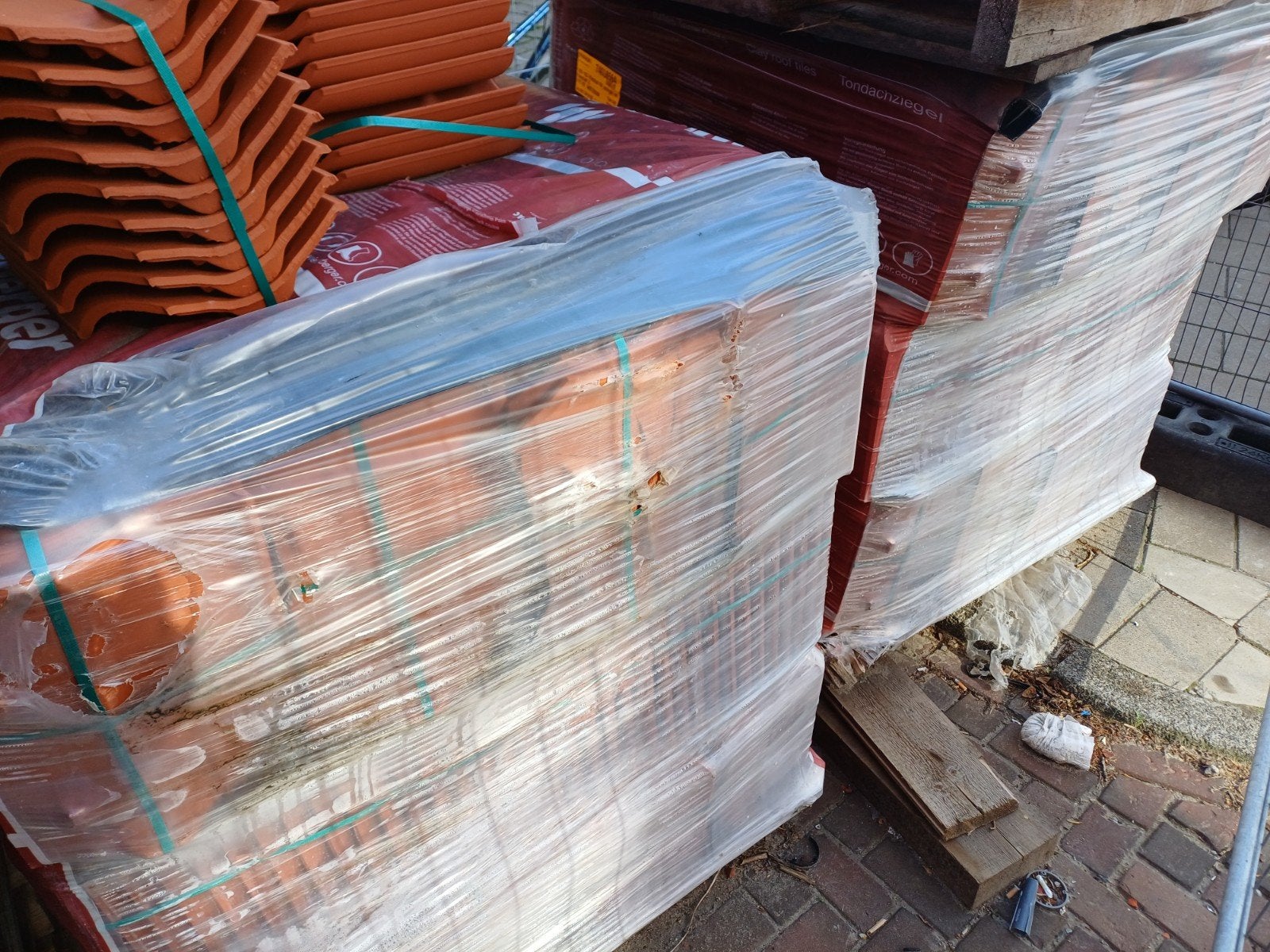 Nieuwe dakpannen, Ophalen, Steen of Klei, Zwart, Nieuw