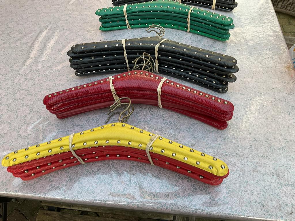 Vintage Kledinghangers - Diverse Kleuren en Materialen, Kleding | Dames, Kledinghangers, Zo goed als nieuw, Overige materialen