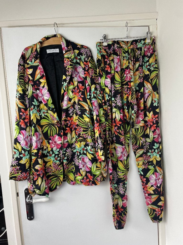 Amaya Amsterdam broekpak pantalon blazer floral zwart XS, Amsterdamsestraatweg 43 B, 1411AX Naarden, Zwart, Ophalen of Verzenden