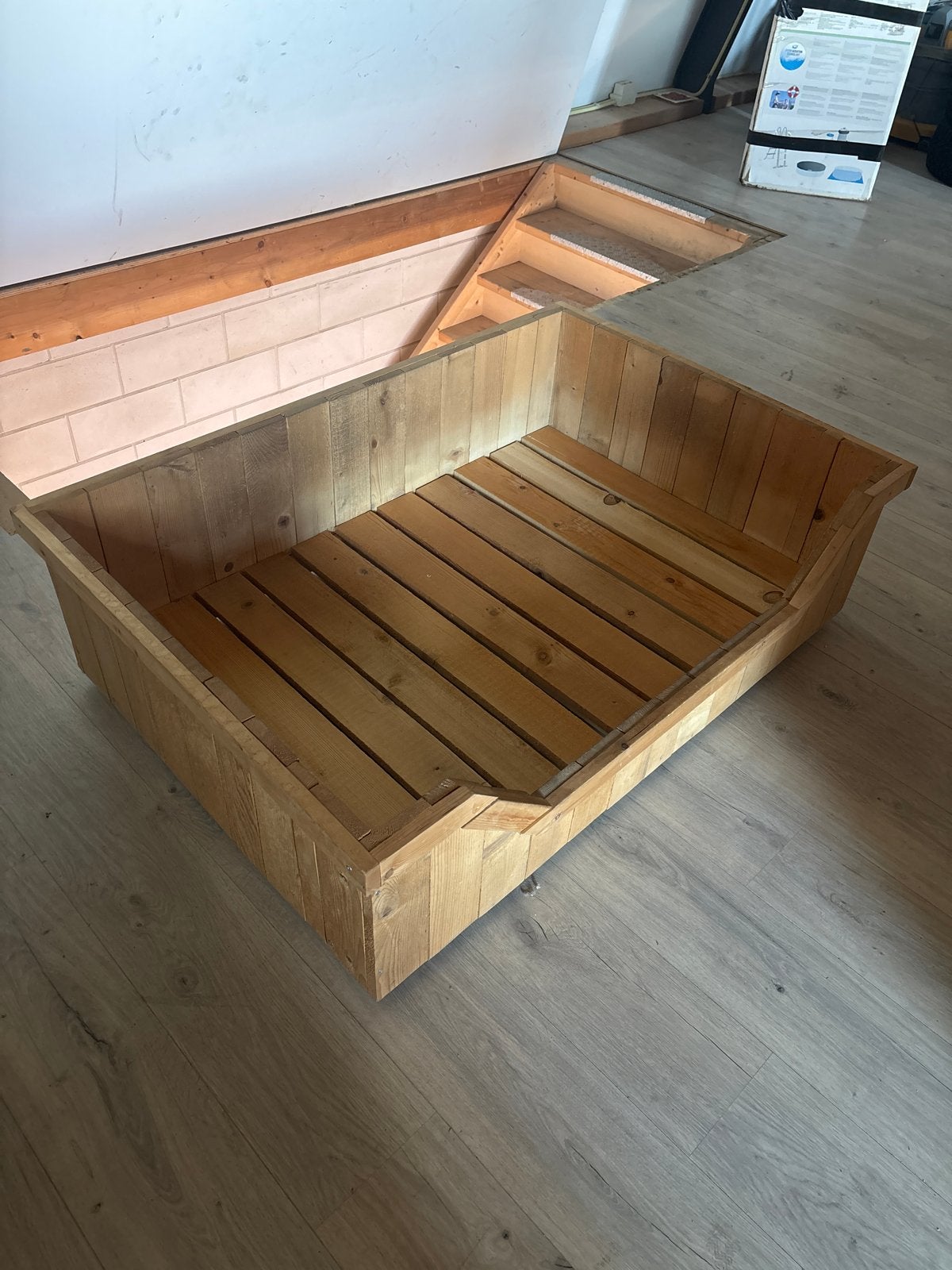 Zo goed als nieuwe houten hondemand, Ophalen, Zo goed als nieuw, Overige