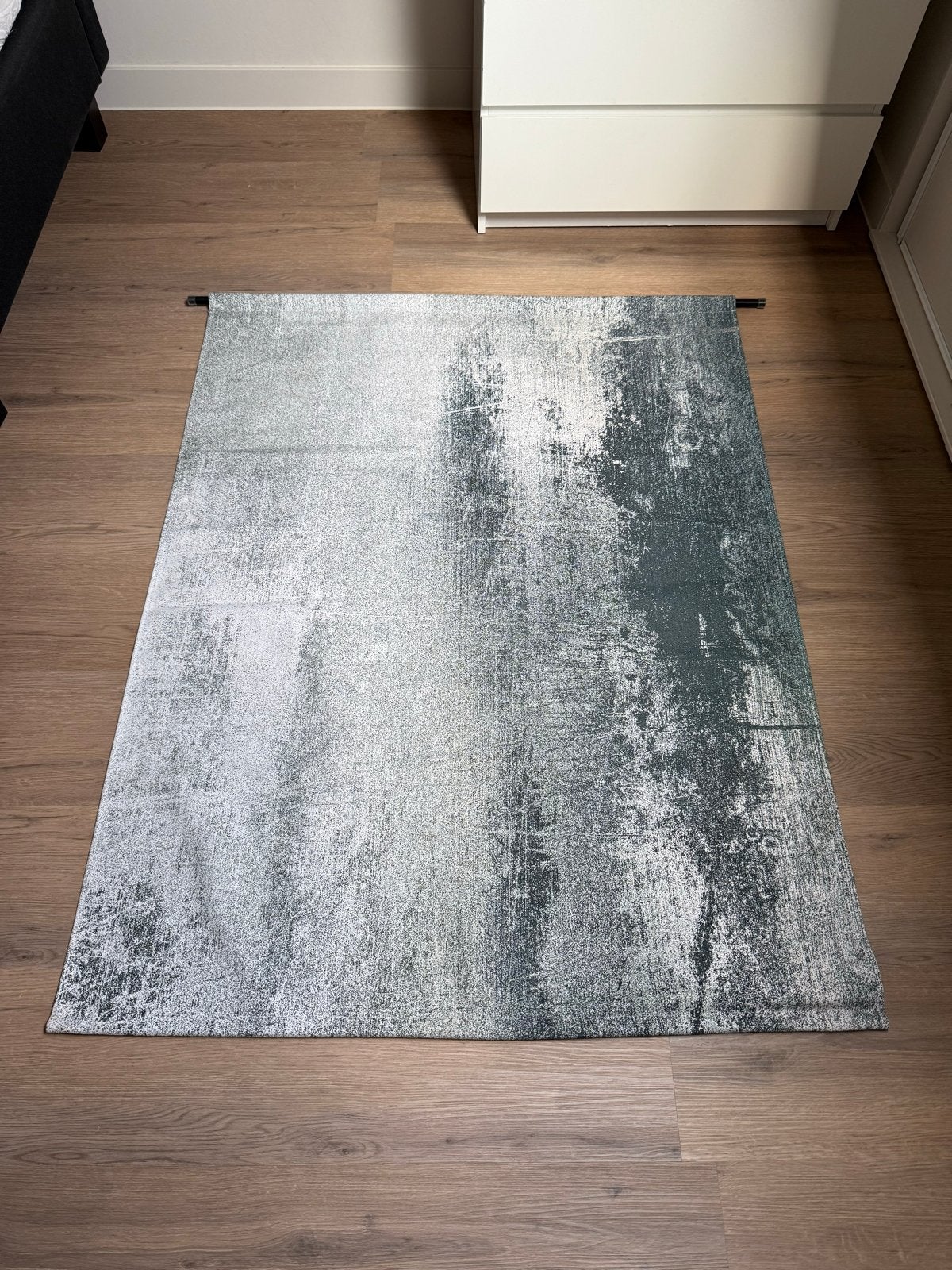 Modern grijs wandkleed met abstract patroon, Huis en Inrichting, Ophalen, 100 tot 150 cm, Zo goed als nieuw, 150 tot 200 cm