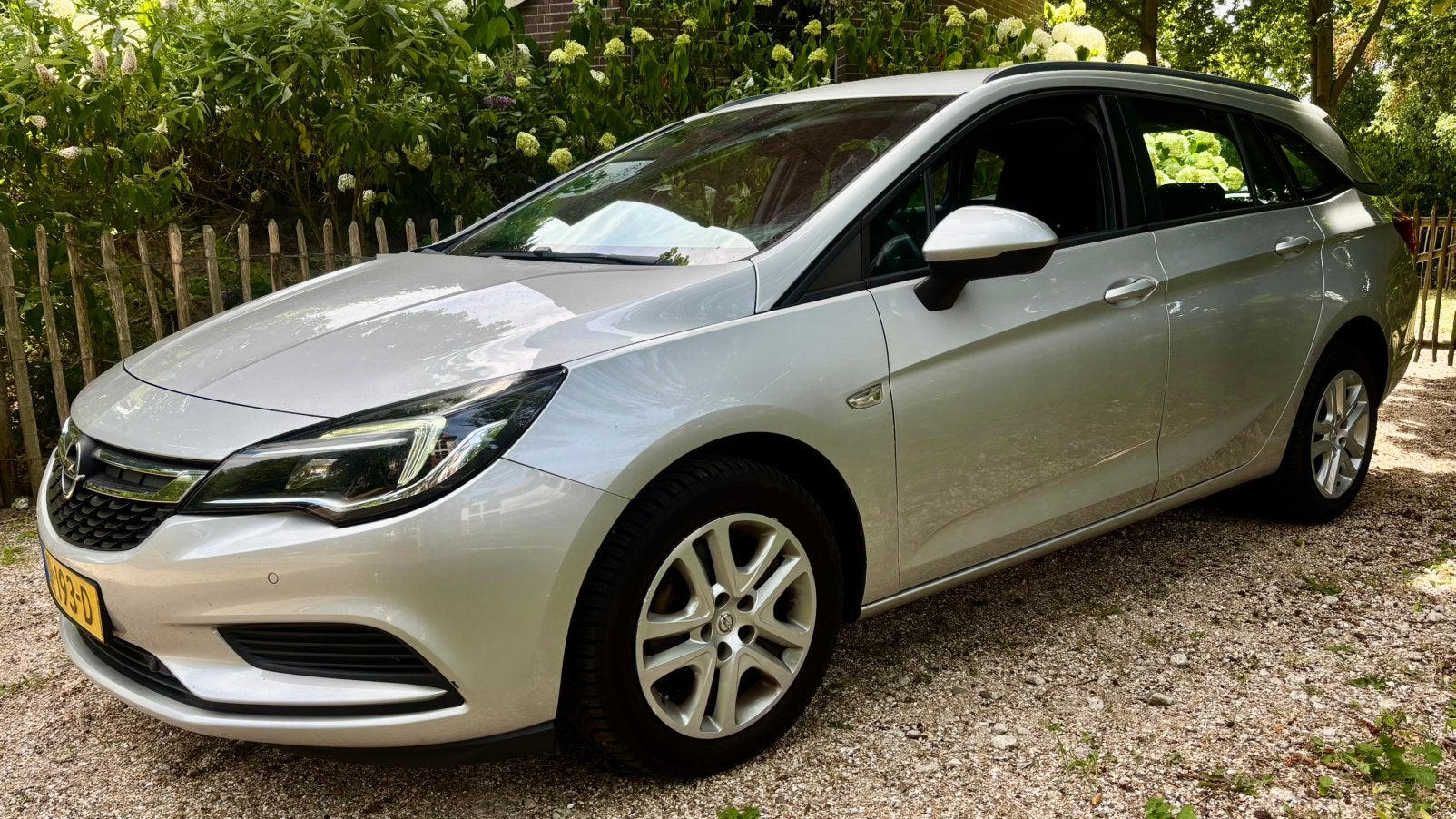 Nette Opel Astra 1.4 Turbo 110KW Sports Tourer 2016 Grijs, Auto's, Opel, Voorwielaandrijving, Euro 5, Stof, Zwart