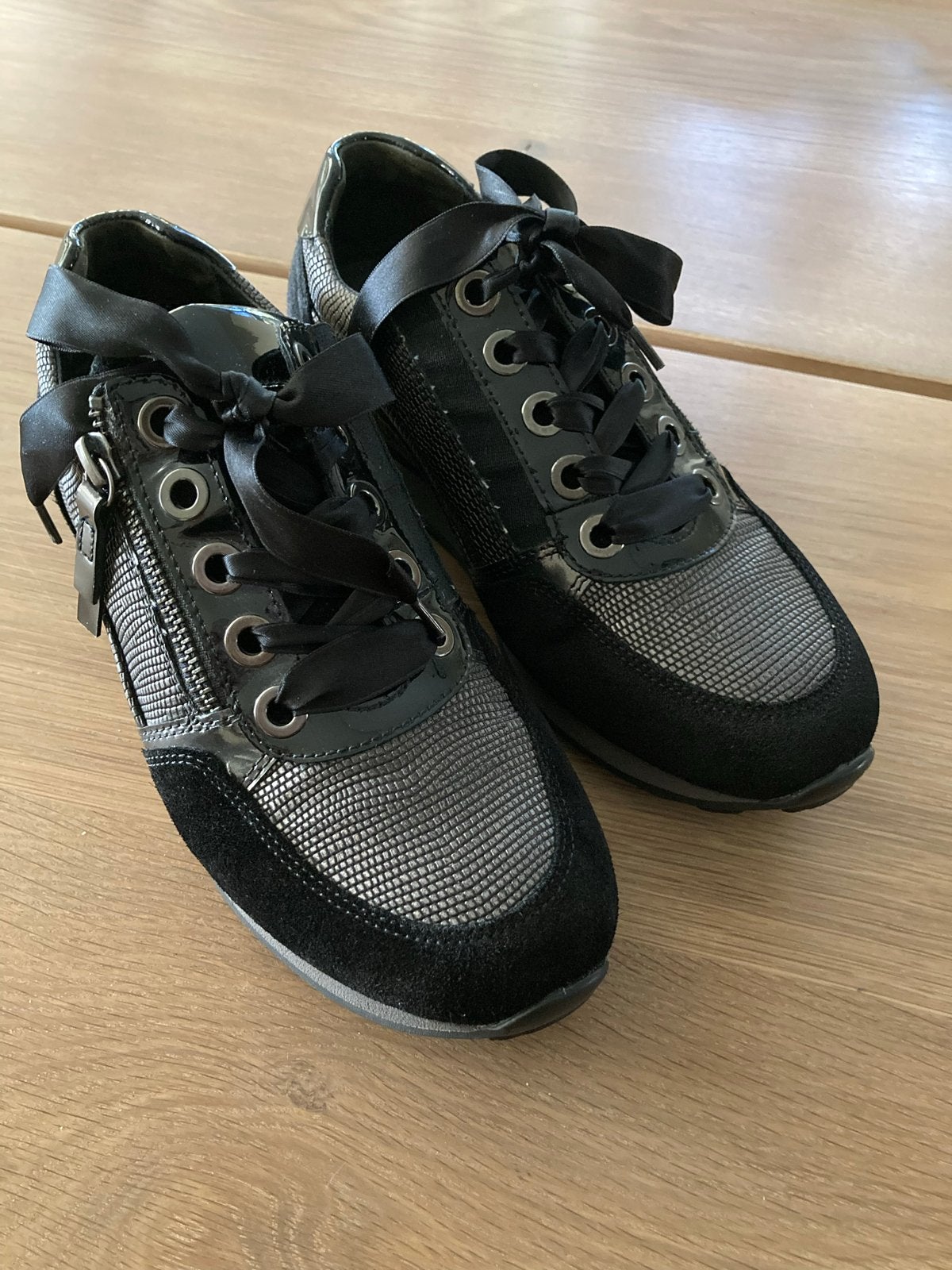 Gabor zwarte sneakers met lintveters maat 37, Kleding | Dames, Schoenen, Ophalen of Verzenden, Zo goed als nieuw, Zwart, Sneakers of Gympen
