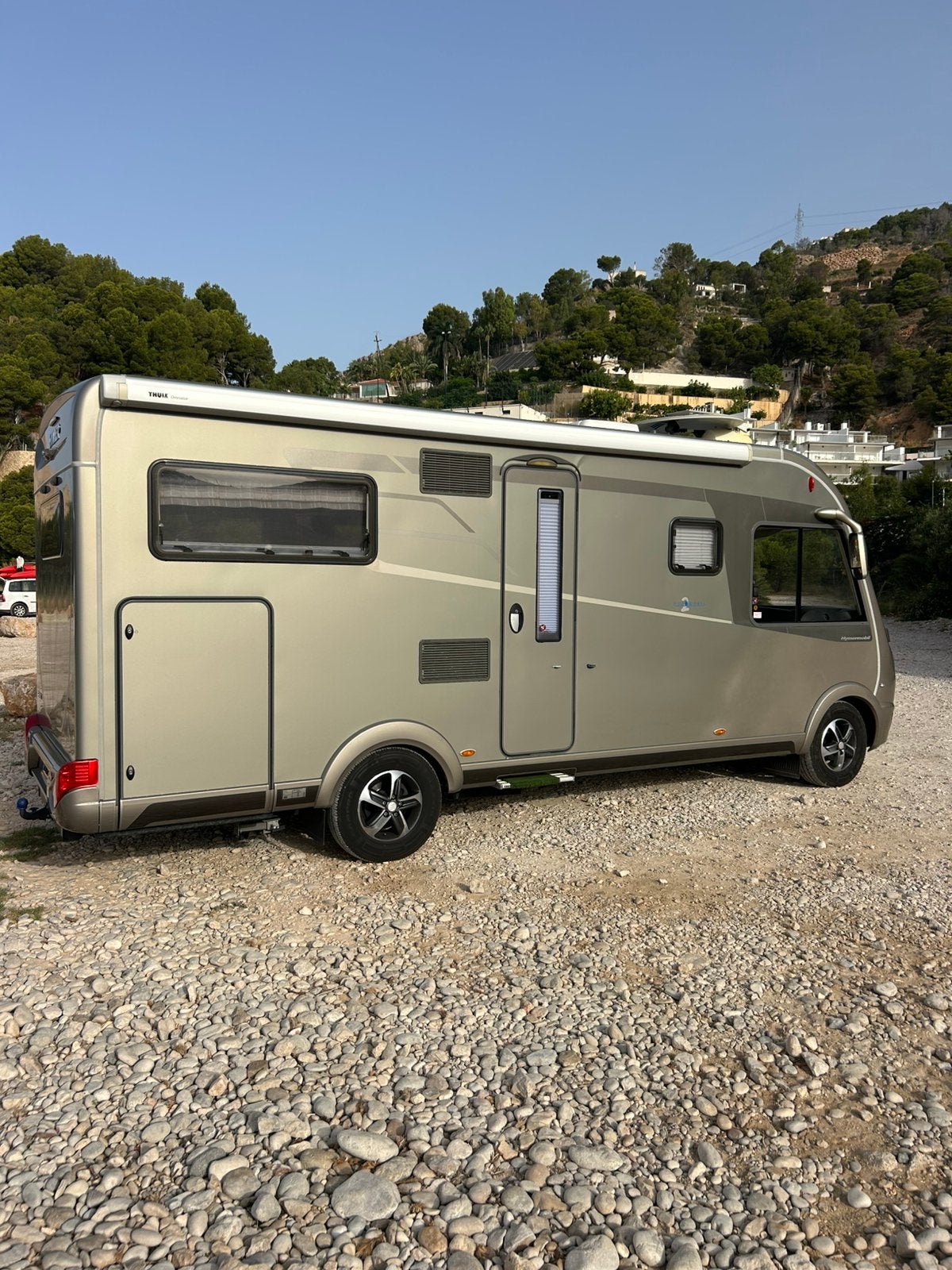 Foto 4 van Hymer B 534 DL Integr.Camper met autom.motor airco als nieuw
