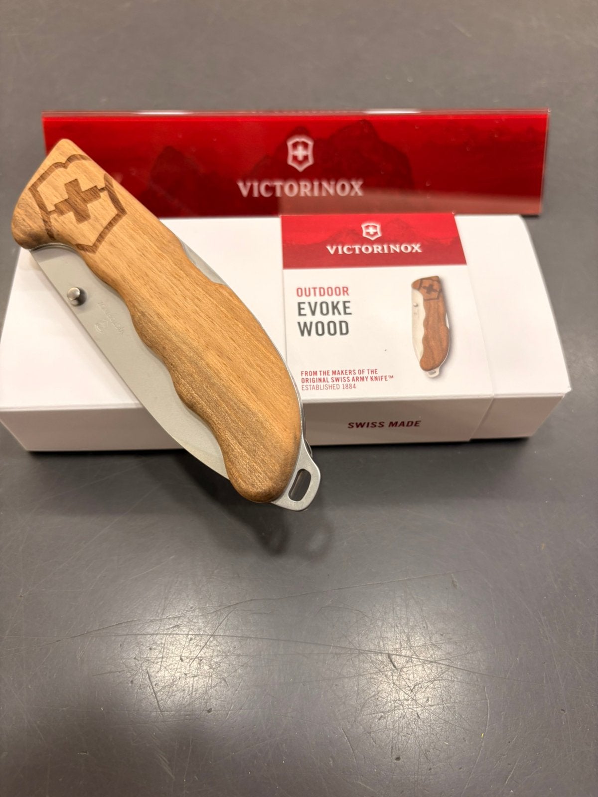 Victorinox Evoke Wood zwitsers zakmes, Caravans en Kamperen, Kampeergereedschap, Ophalen of Verzenden, Zo goed als nieuw
