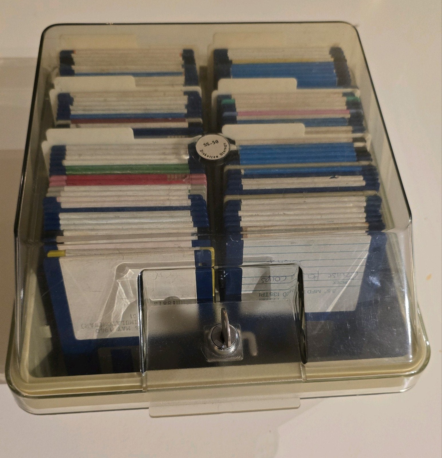 Amiga disks 80 stuks met games getest inclusief diskbak, Ophalen of Verzenden, Commodore Amiga
