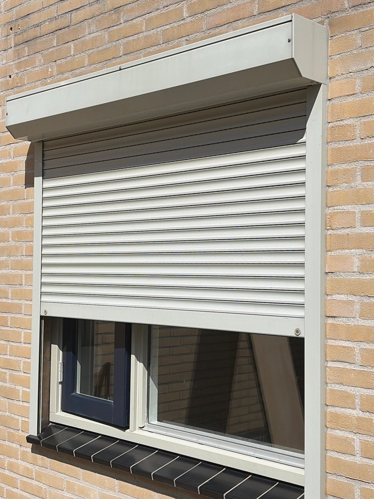 Rolluik 144cm breed x 140cm hoog, Doe-het-zelf en Verbouw, Rolluiken, Ophalen, Gebruikt, Grijs, 100 tot 150 cm