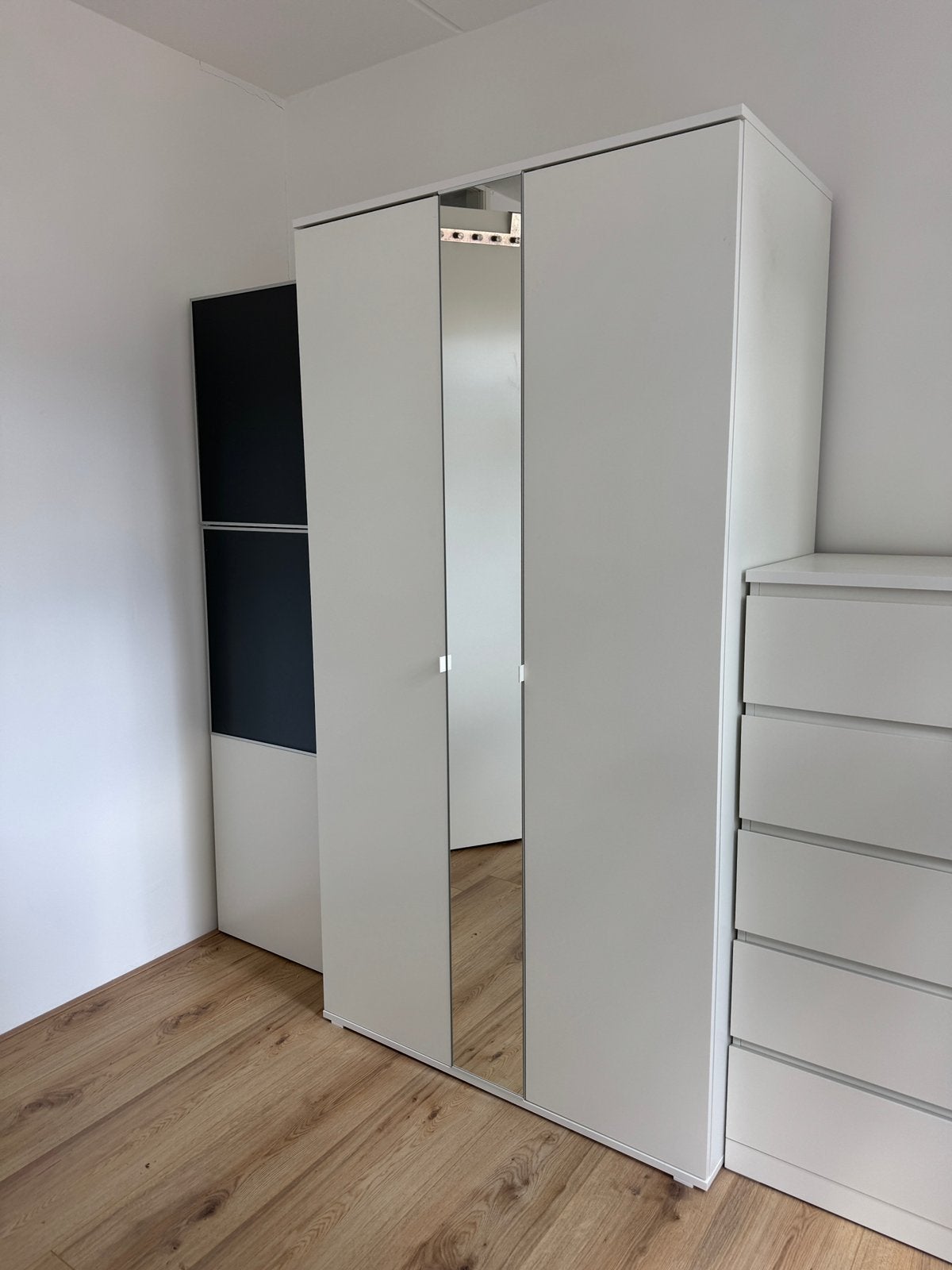 IKEA VIHALS wardrobe with 2 doors, 100 tot 150 cm, Zo goed als nieuw, 150 tot 200 cm, 50 tot 75 cm