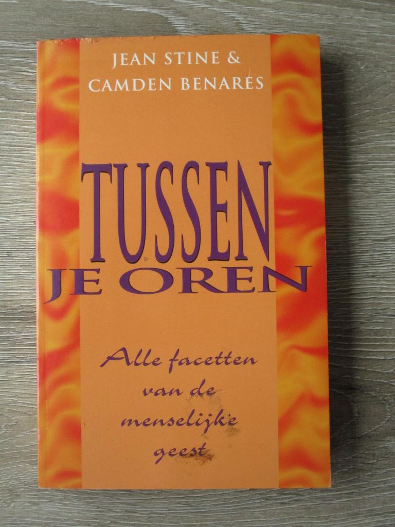 Tussen je oren - JEan Stine & Camden Benares, Ophalen of Verzenden, Gelezen