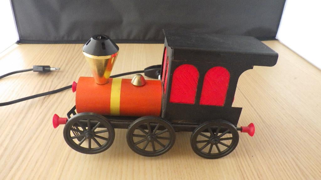 mooie oude locomotief- tafellamp, Huis en Inrichting, Lampen | Tafellampen, Ophalen of Verzenden, Gebruikt, Kunststof