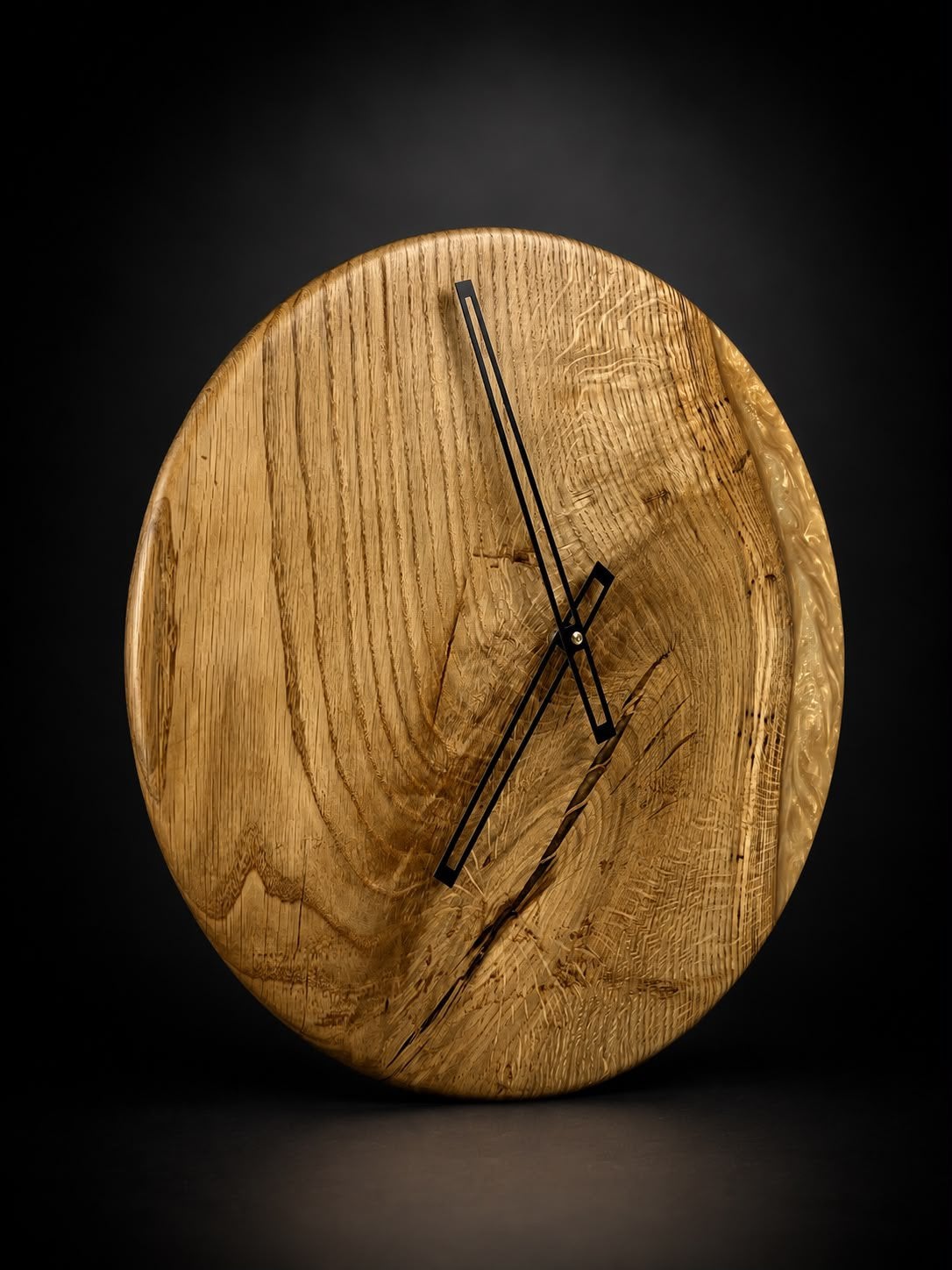 Design wandklok van massief hout en epoxy, Ophalen of Verzenden, Nieuw, Wandklok