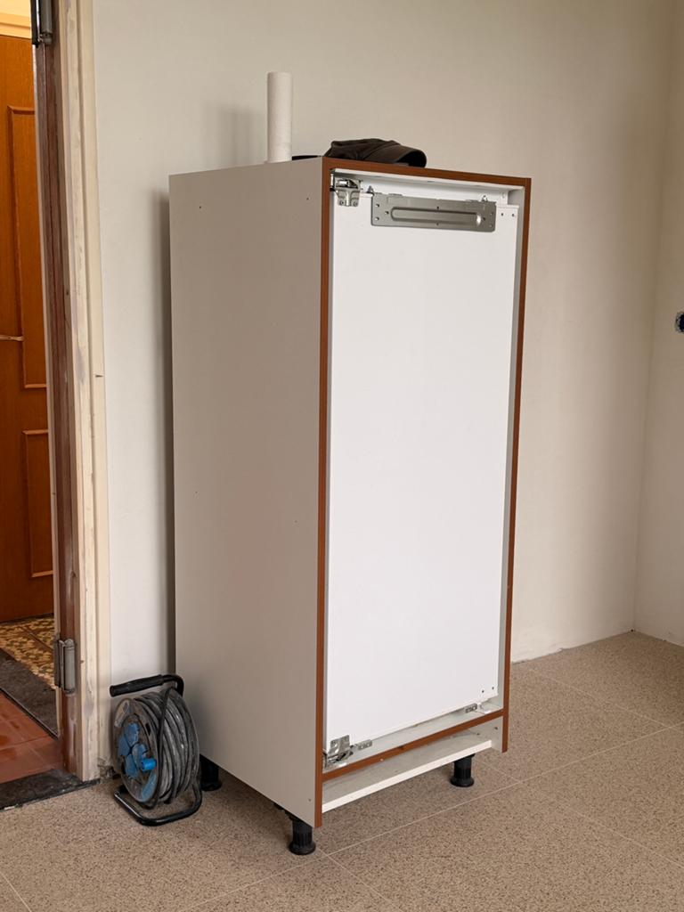 Samsung Inbouwkoelkast met ombouw, Ophalen, 100 tot 150 liter, 140 tot 160 cm, 45 tot 60 cm
