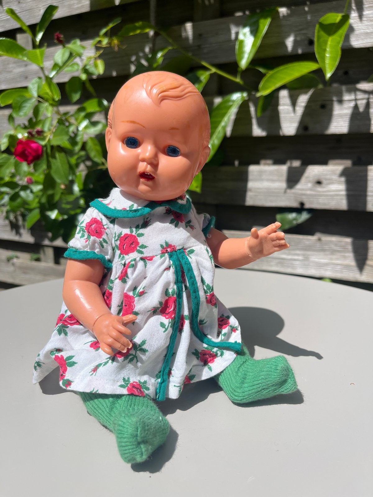 Vintage Hong Kong Babypop met Bloemenjurk, Verzamelen, Poppen, Ophalen of Verzenden, Gebruikt, Babypop