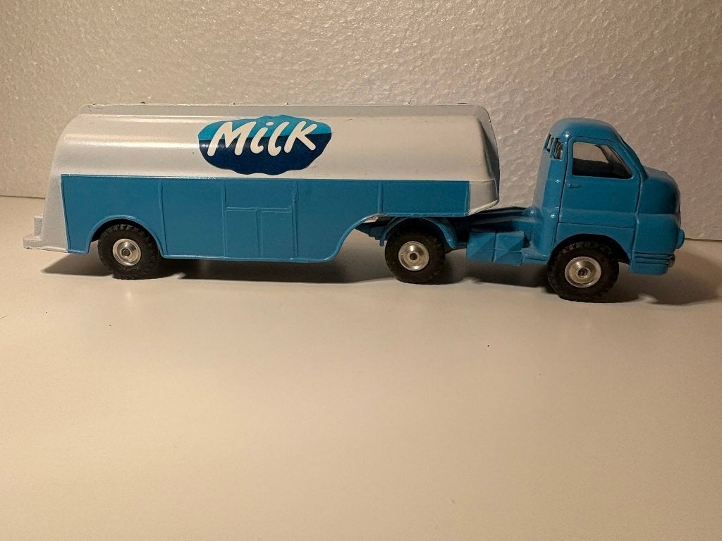 Corgi Toys:  Big Bedford "S" tractor unit + Milk tanker 1:43, Verzenden, Zo goed als nieuw, Bus of Vrachtwagen, Corgi