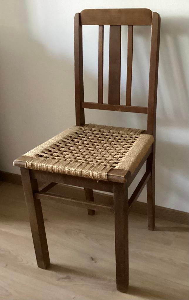 Oud houten stoeltje met touw zitting, Ophalen