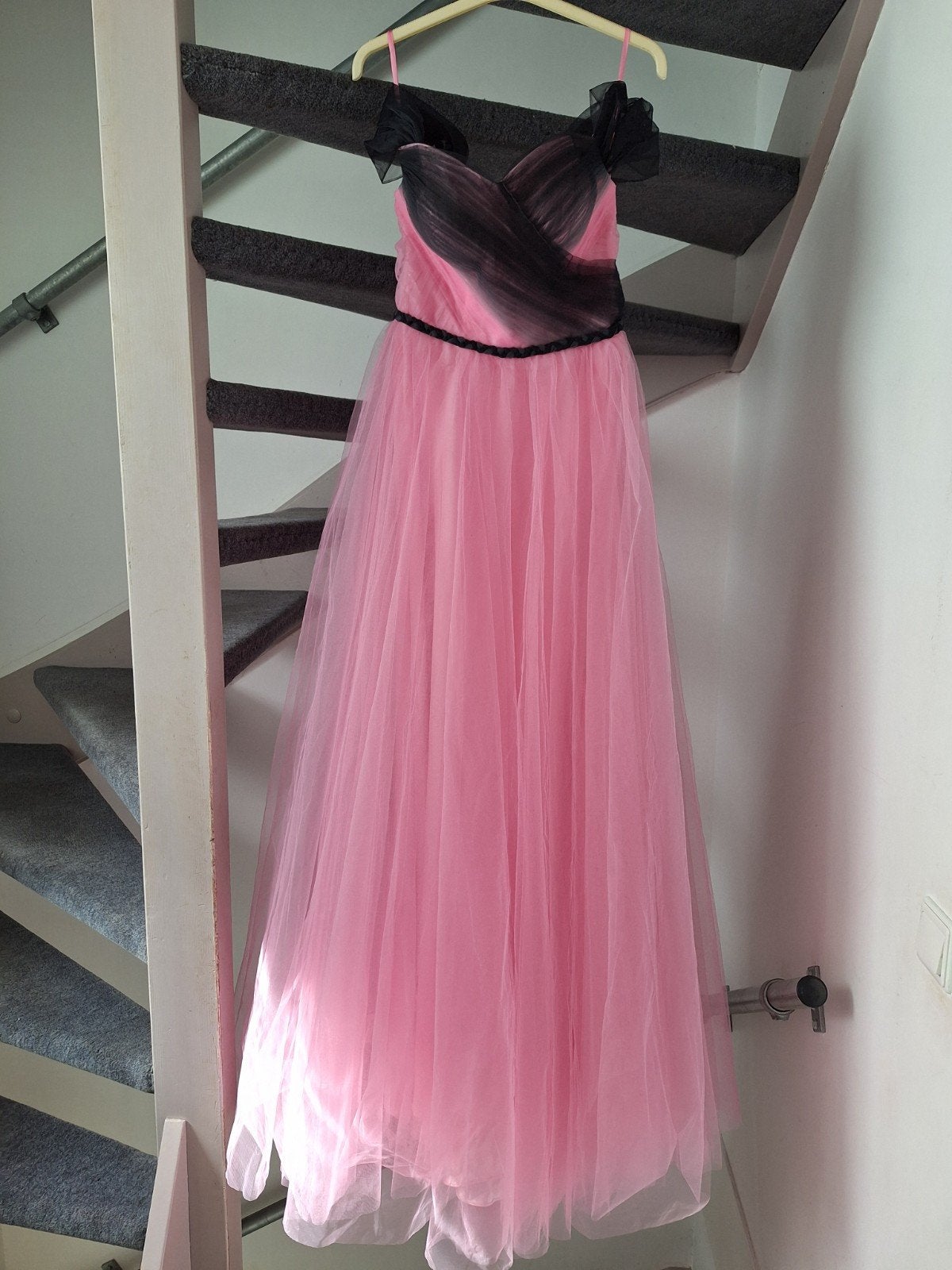 Roze galajurk met zwarte details - Shein Belle, Nieuw, Ophalen of Verzenden, Roze, Onder de knie