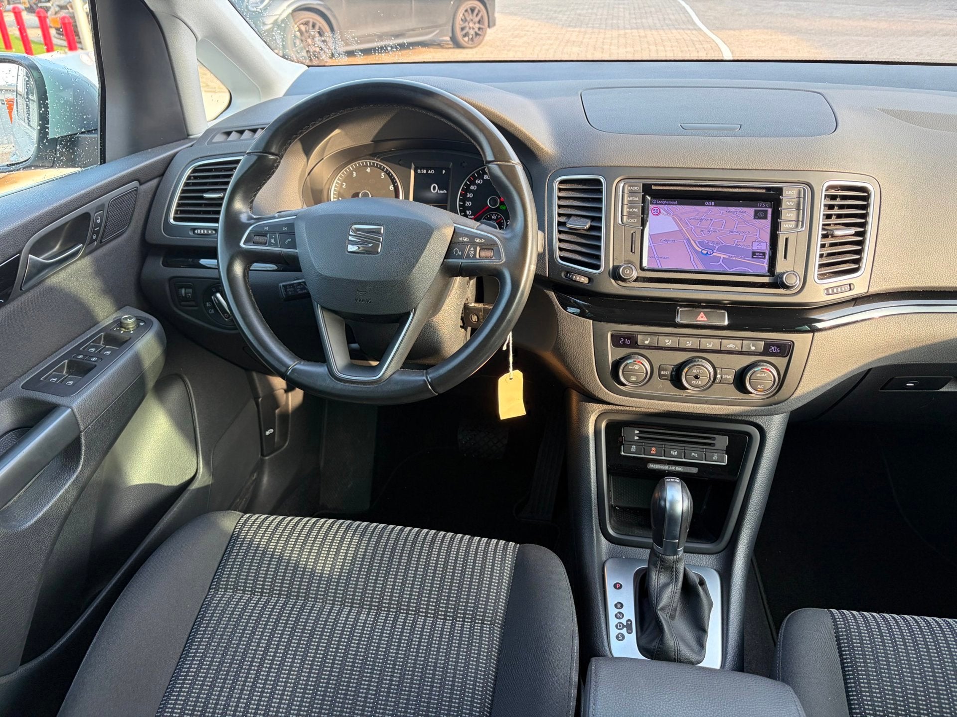 Seat Alhambra 1.4 TSI Style Led 7 Per / Trekhaak DSG BTW IN, Auto's, Seat, Dealer onderhouden, Gebruikt, Zwart, 4 cilinders