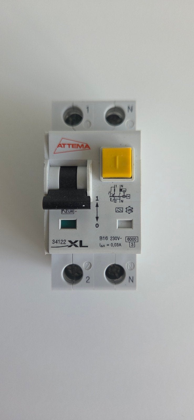 Attema Aardlekautomaat B16 0,03A, Ophalen of Verzenden, Zo goed als nieuw, Attema, Aardlekautomaat