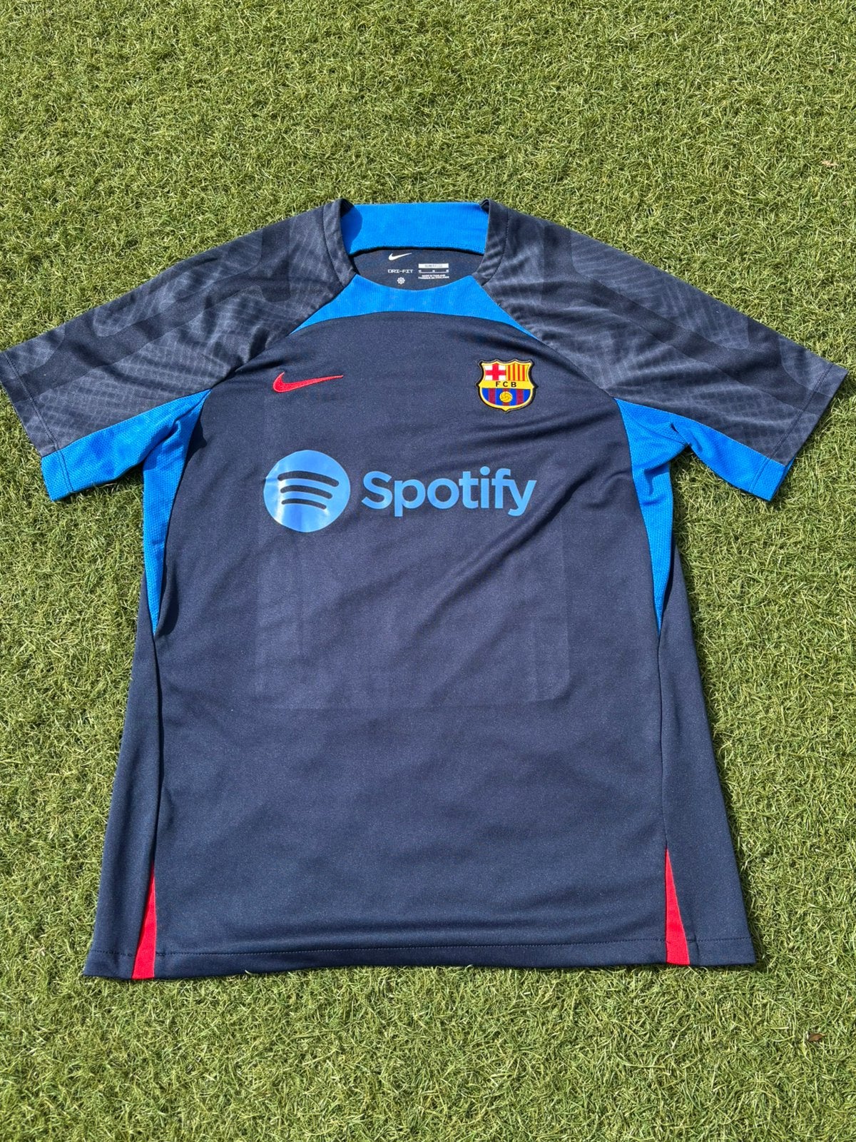 Fc barcelona trainingshirt M, Maat M, Ophalen of Verzenden, Nieuw, Shirt