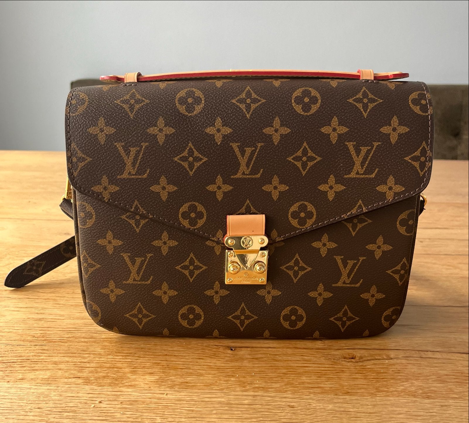Louis Vuitton Pochette Metis Monogram, Ophalen of Verzenden, Zo goed als nieuw, Bruin, Schoudertasje
