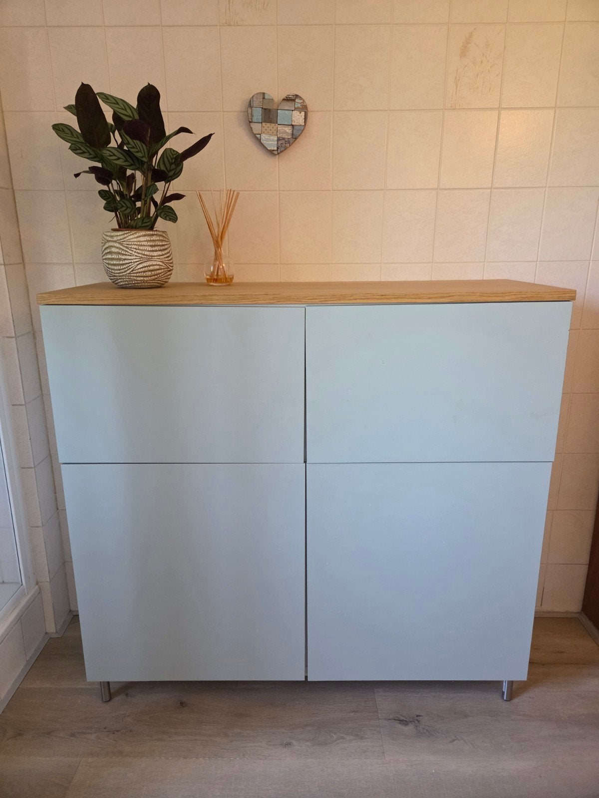 IKEA Bestå / Hjortvinken bleek grijsgroen / wit / eiken kast, Ophalen, Zo goed als nieuw, IKEA Modern