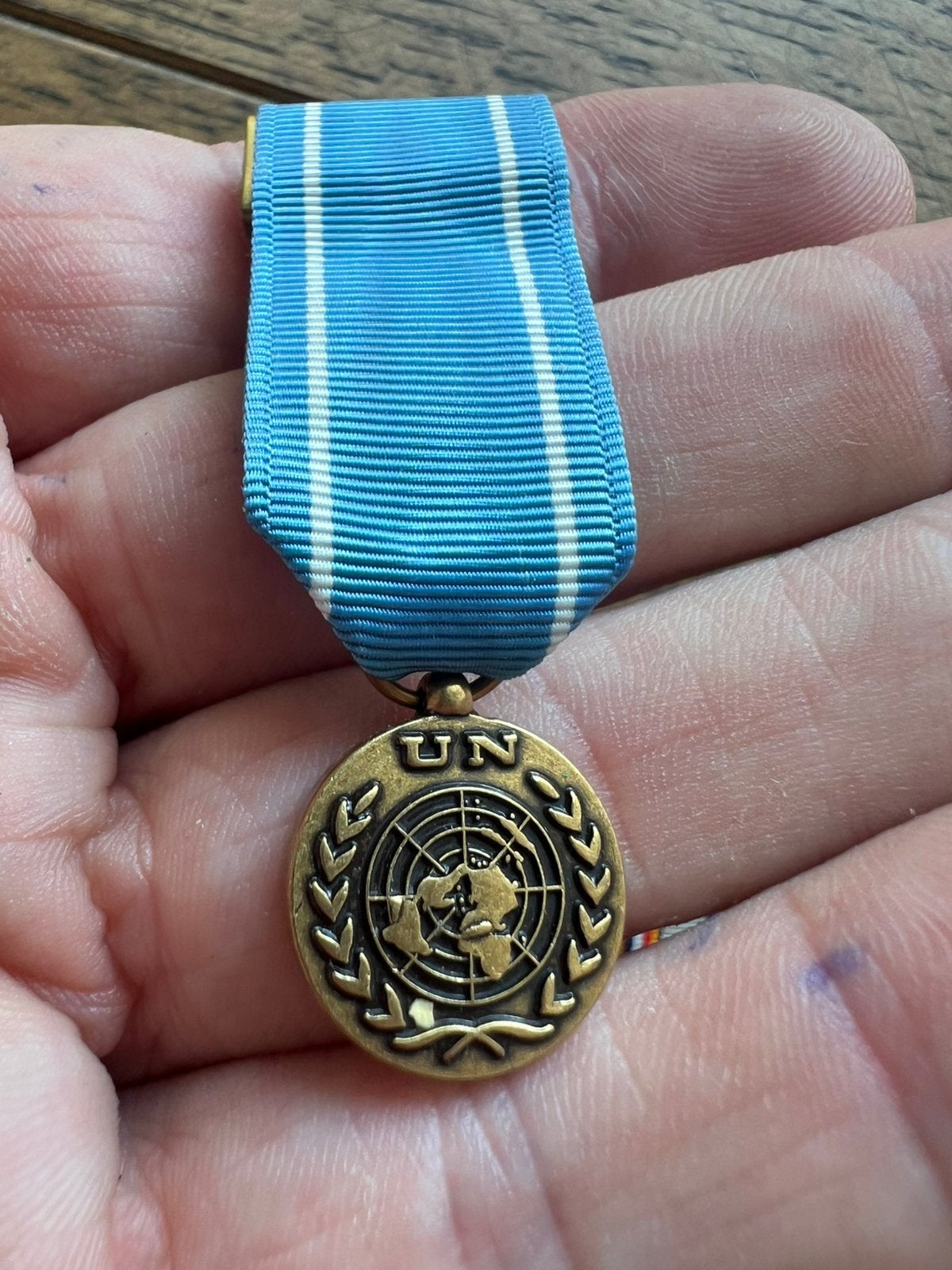 Amerikaans UN United Nations Peace Medal miniatuur, Verzamelen, Amerika, Verzenden, Landmacht