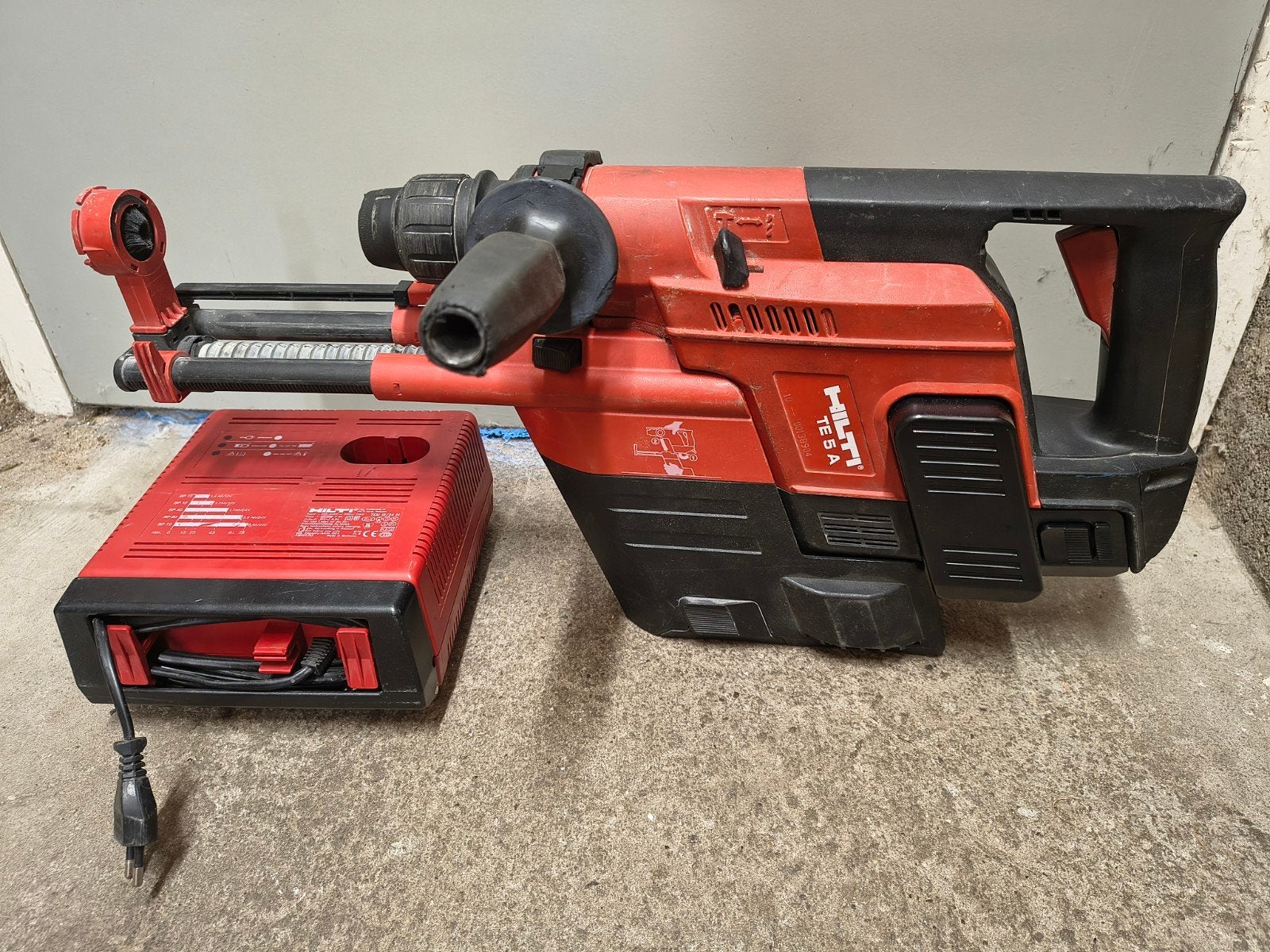 Hilti TE 5A met nieuwe accu en stofafzuiging, Ophalen of Verzenden, Gebruikt, Boormachine
