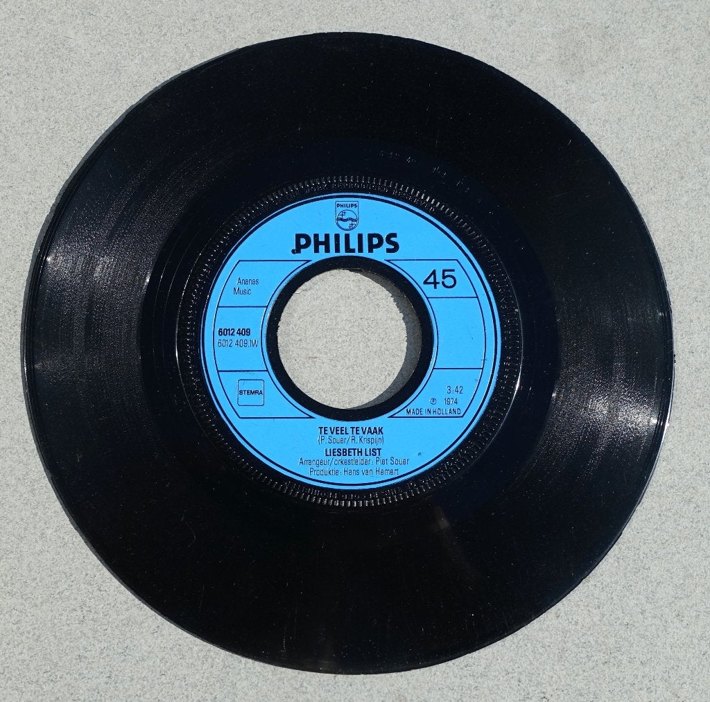 Liesbeth List - Te Veel Te Vaak / Voelt Je De Wind (Single), Gebruikt, 7 inch, Ophalen of Verzenden, Beschermende buitenhoes